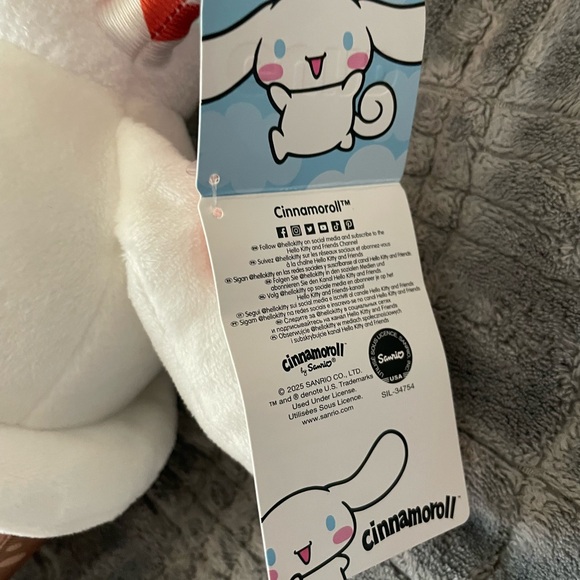 Cinnamoroll Ice Cream with Sprinkles Plushie - Picture 4 of 5